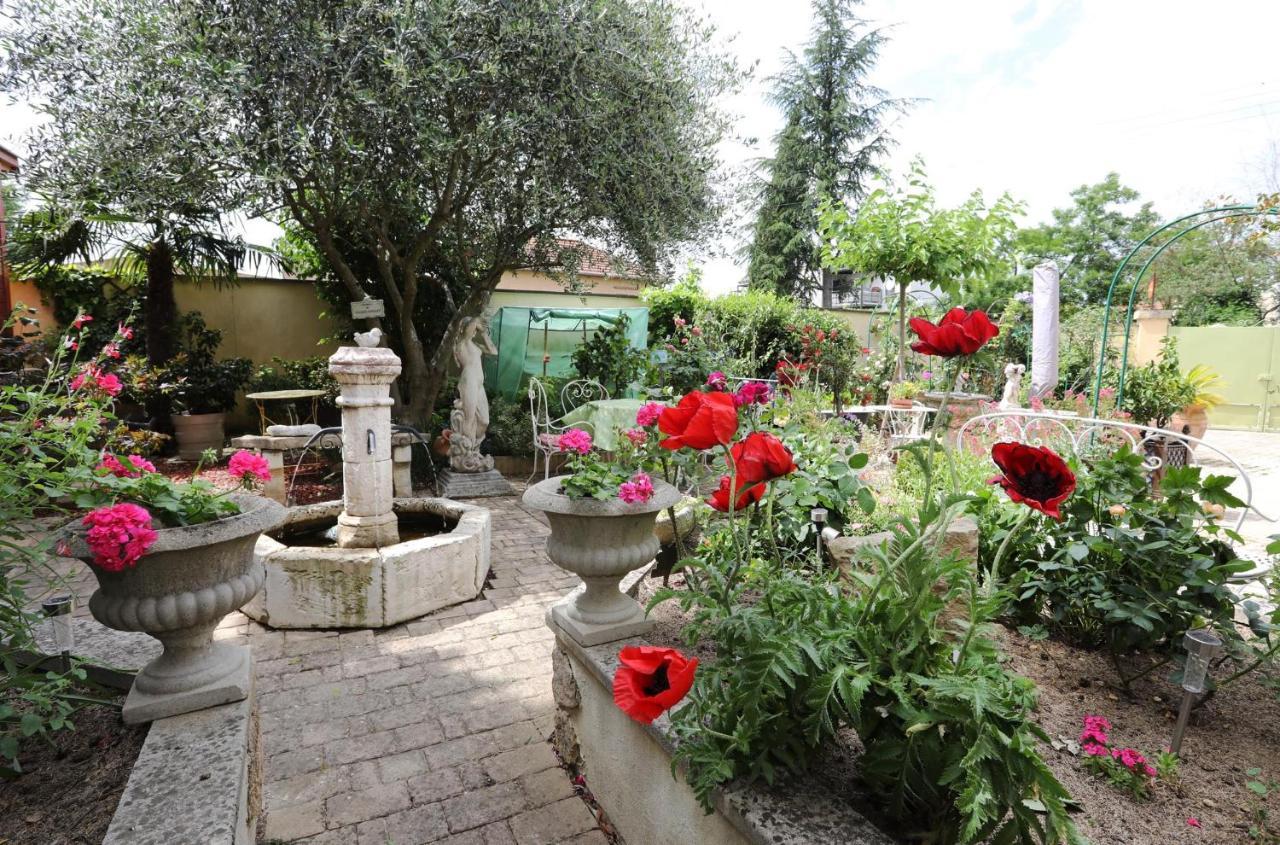 Maison D'Hotes Et Roulotte" Le 6 Bis" Romans-sur-Isère Esterno foto